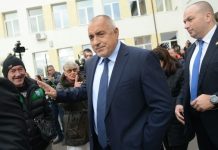 Борисов гласува и прати поздрави на „агнешките главички“ борисов