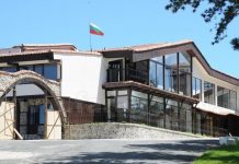 Командировани полицаи пълнят джоба на Валери Симеонов мотел