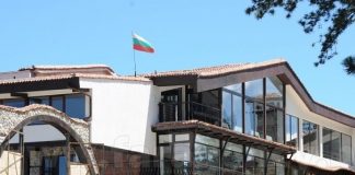 Командировани полицаи пълнят джоба на Валери Симеонов мотел