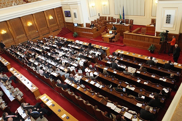 БСП ИТН и Възраждане блокираха работата на парламента с последователни