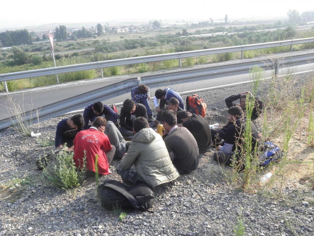 Гранична полиция задържа камион с 20 нелегални мигранти в него