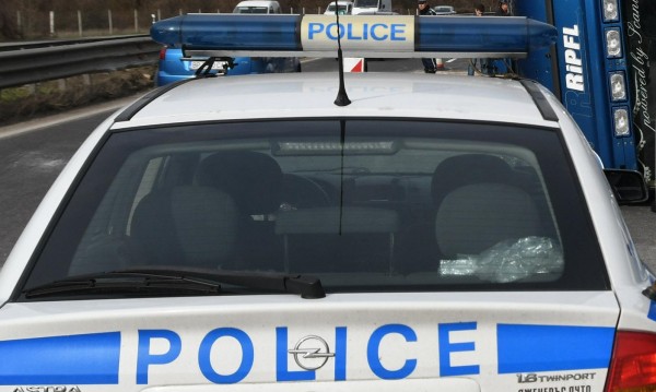 Шофьор нападна полицаи по време на проверка посред бял ден