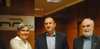 Президентът като пощенски гълъб президент