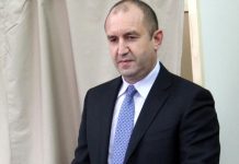 Президентът: Протакат купуването на нови самолети Радев