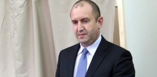 Президентът: Протакат купуването на нови самолети Радев