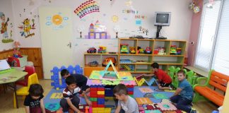 Деца влезли по втория начин в детска градина в Горна баня бавачки