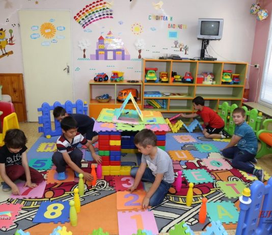 Обявяват местата в детските градини в София днес бавачки