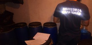 Намериха 500 литра наливен алкохол в таен склад алкохол