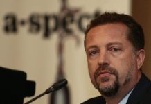 Срам! Шефът на кабинета на Румен Радев плюе покойния президент Жельо Желев президент