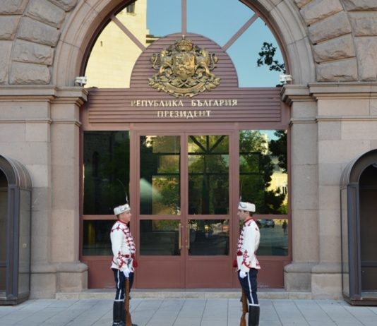 Този път Радев покани Пеевски на консултации Радев