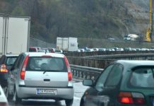 Президентът наложи вето върху данъка за старите коли коли