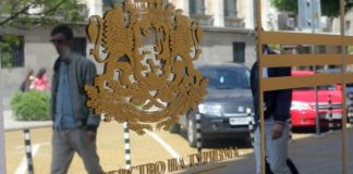 На плаж у нас при дистанция от 1,5 метра, само по двама на чадър туризъм