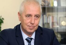 Здравният министър Николай Петров подаде оставка министър