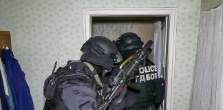 Разбиха международна банда за източване на карти карти