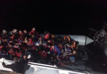 Български граничари спасиха мигранти край остров Лесбос граничари