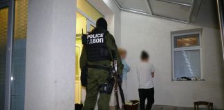 Общо 44 години затвор за банда трафиканти на мигранти мигранти