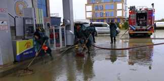 Проливните дъждове наводниха Перник и Мало Бучино наводнение