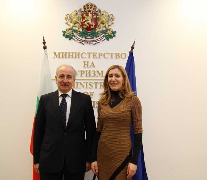 ангелкова 14 (1) туристи