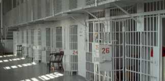 Арестуваха трима надзиратели от Варненския затвор затвор