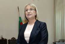 Цачева: Правителството няма право да се меси в казуса с „царските имоти“ оставка