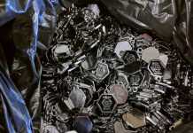 Митничари задържаха 4 213 фалшиви емблеми на маркови дрехи