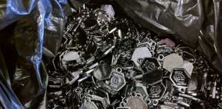 Митничари задържаха 4 213 фалшиви емблеми на маркови дрехи