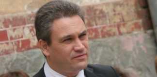 Пламен Георгиев събаря навесите на терасата си корупция