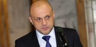 Вицепремиерът Дончев призова институциите да не искат повече свидетелство за съдимост на неосъждани на хартия свидетелство