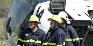 Пожарникари спасиха дете, покатерило се на покрива на лятното кино в Попово катастрофа