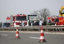 Прокуратурата разследва колата, ударила автобуса край Вакарел автобус