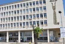 ГЕРБ: Червеният Октопод души община Мездра герб