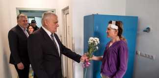 Вътрешният министър отиде при ранената полицайка полицайка