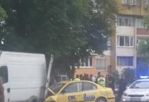 Таксиджия без книжка удари девет паркирани коли в София коли