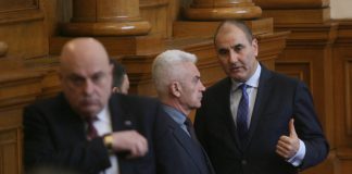 ГЕРБ и Патриотите не се отказват от акциза на бездимните цигари герб