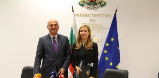 335 000 души работят в сферата на туризма туризъм