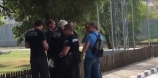 Митничари запечатват складове на Миню Стайков в Карнобат митничари