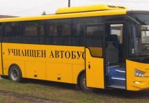 Шофьор на училищен автобус почина зад волана, но спаси децата автобус