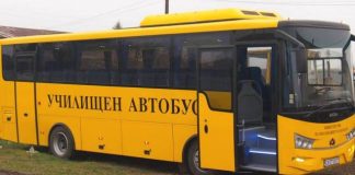 Шофьор на училищен автобус почина зад волана, но спаси децата автобус