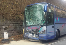 Петима ранени при удар на автобус с циментовоз ранени