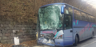 Петима ранени при удар на автобус с циментовоз ранени