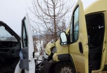 Две деца ранени леко в катастрофа с училищен автобус ученици