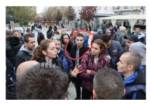 Как се прави „спонтанен протест“ с предварителен план ? протести