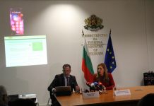 Министър Ангелкова: Всички услуги на министерството вече са достъпни с един клик или показване на лицето през смарт телефон ангелкова