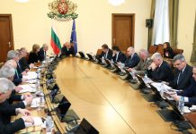 Правителството бламира президента за официалната ни позиция за Венецуела венецуела