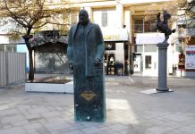 Борисов честити 1 април със снимка на „своя паметник“ борисов