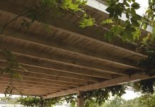 Управителка на фирма взела с измама 371 000 лв., уж да прави къща за гости