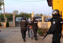 Бандата, изнасяла просяци в Швеция, се хвалела във Фейсбук с парите си СНИМКИ и ВИДЕО бандата