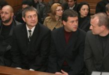 След 14 години петима бивши полицаи влизат в затвора за убийството на Чората чората