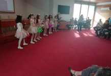 Скандал: Без знанието на родителите водят деца под строй на предизборна среща на БСП в Харманли СНИМКИ И ВИДЕО деца