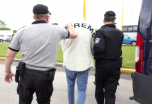 Събарят лускозните палати на телефонните измамници (ВИДЕО от докарването им в България) измамници